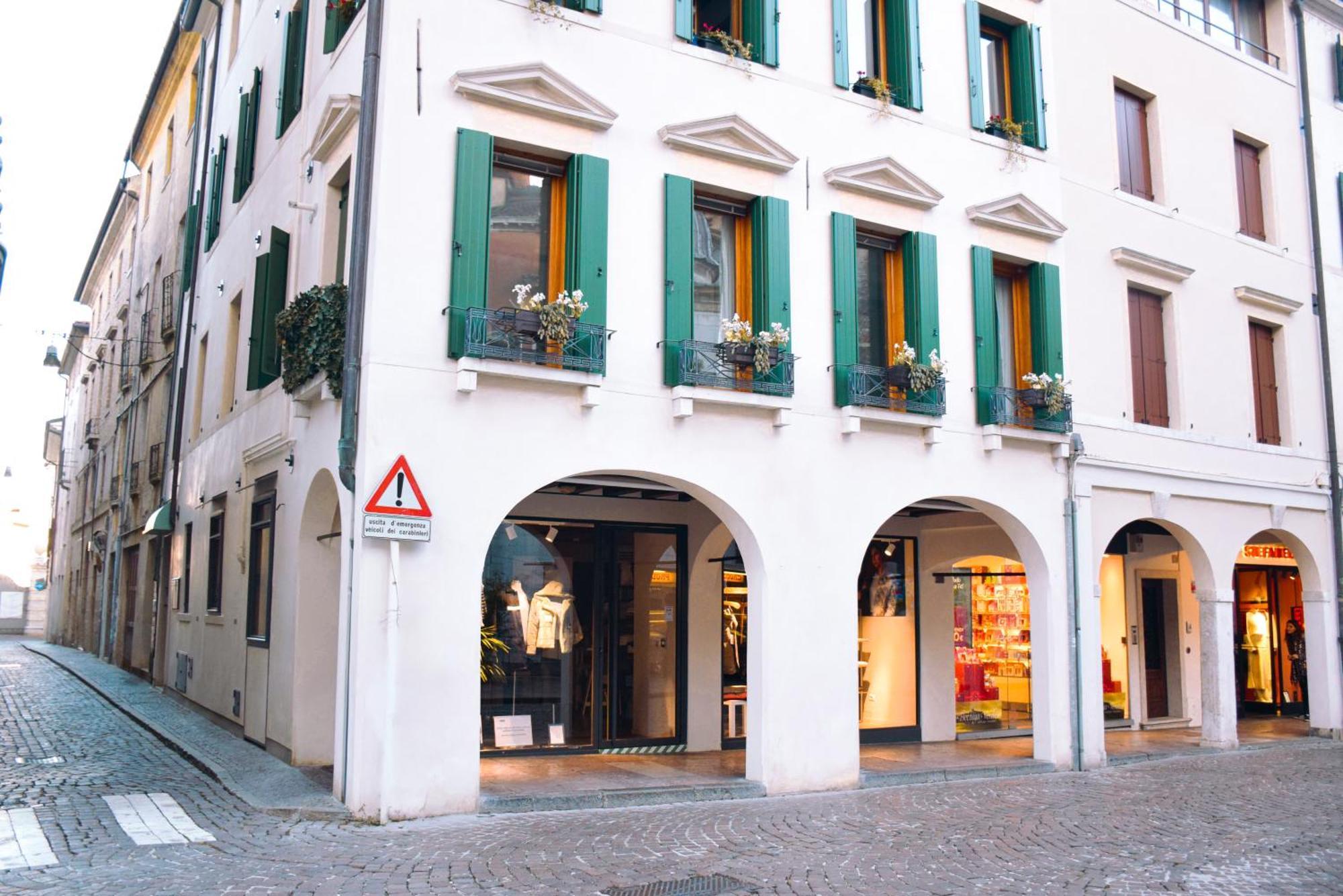 Duomo Luxury Home * * * * * San Paolo Cathedral เตรวิโซ ภายนอก รูปภาพ